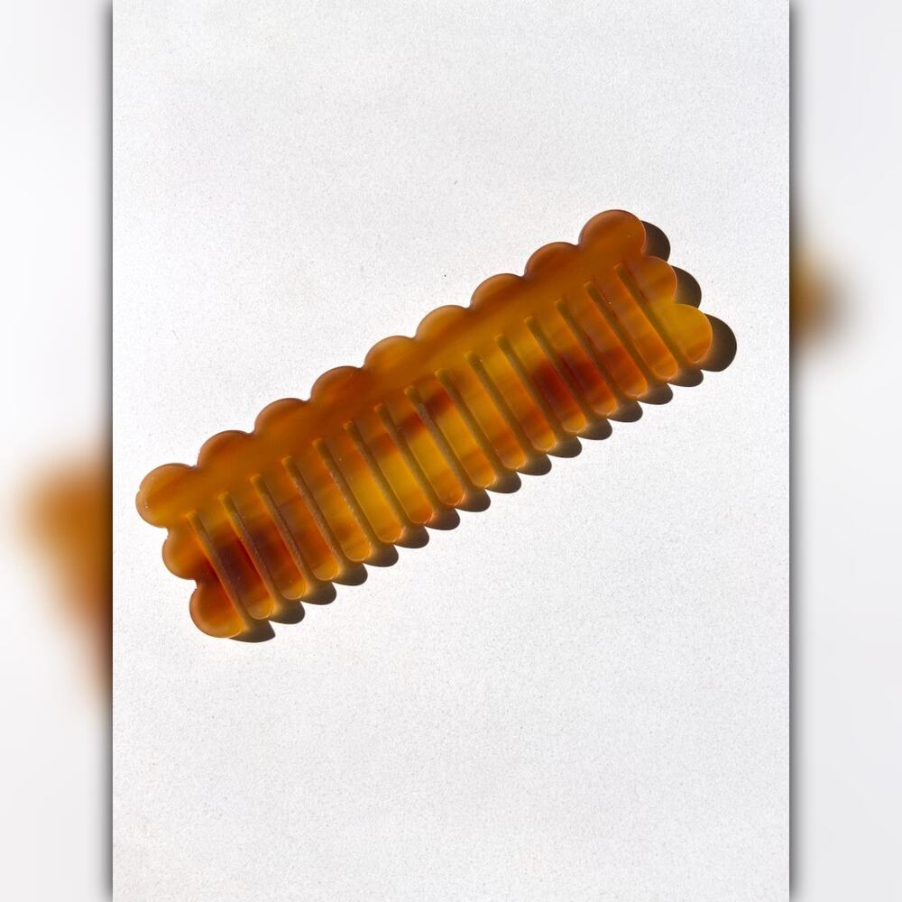 A021-A • Honey Solar Eclipse Scalloped Acetate Hair Comb